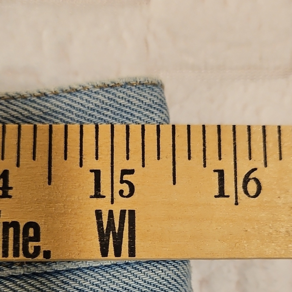 Madewell Relaxed Denim Shorts- 4 Button Fly- Distressed- Size 26 - Picture 3 of 8